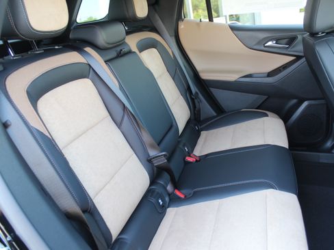 New 2026 Chevrolet Equinox ACTIV w/ Convenience Package III FWD image 16
