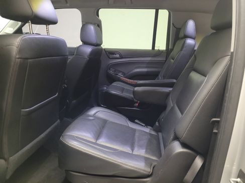 Used 2018 Chevrolet Suburban Premier RWD image 18
