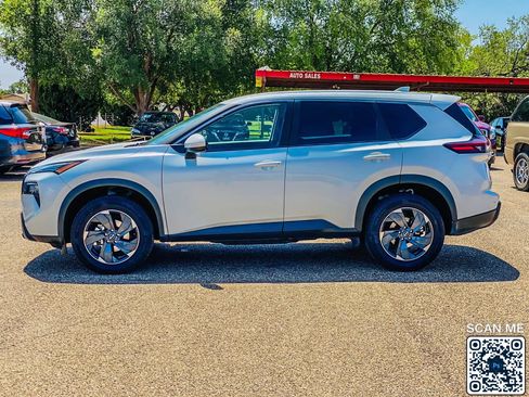 Used 2025 Nissan Rogue SV AWD/4WD image 5