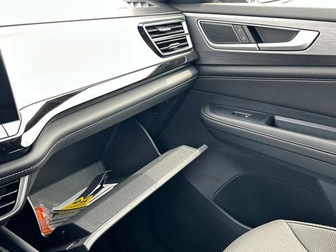 New 2025 Volkswagen Atlas Cross Sport SE image 31