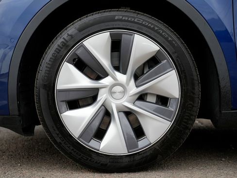 Used 2020 Tesla Model Y Performance image 12