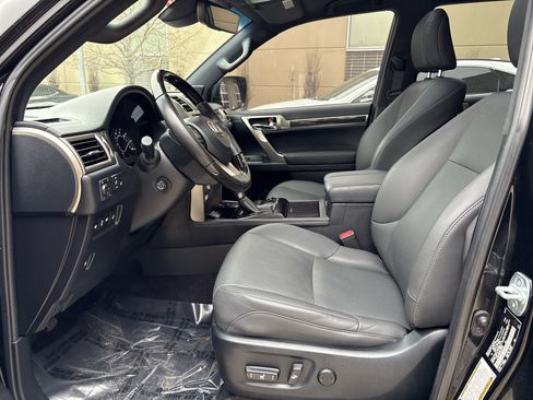 Used 2021 Lexus GX 460 Premium w/ Accessory Package image 31