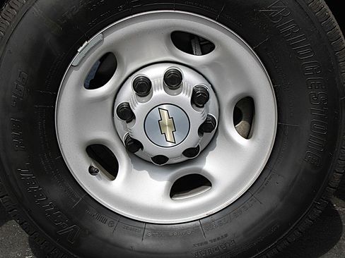 Used 2024 Chevrolet Express 2500 w/ Driver Convenience Package image 31