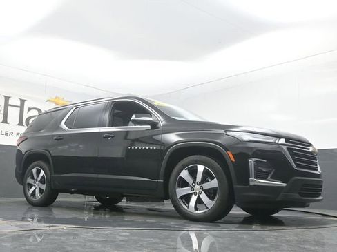 Used 2023 Chevrolet Traverse LT w/ LT Premium Package image 2