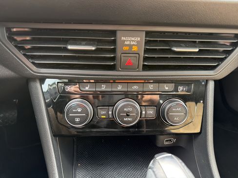 Used 2019 Volkswagen Jetta SEL Premium image 21