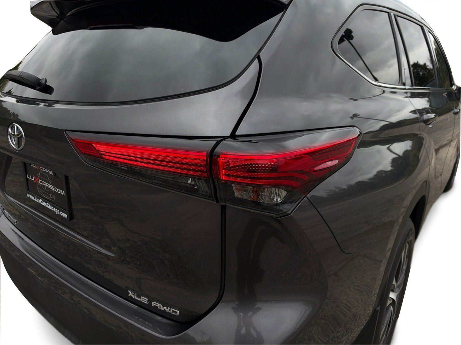 Used 2021 Toyota Highlander XLE AWD/4WD image 34