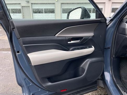 Used 2025 Toyota Grand Highlander AWD Hybrid image 18