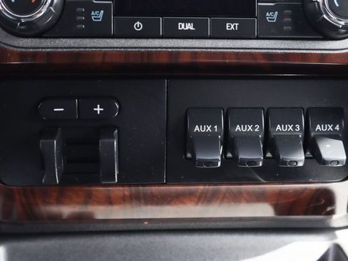 Used 2011 Ford F250 Lariat w/ Lariat Interior Pkg image 40