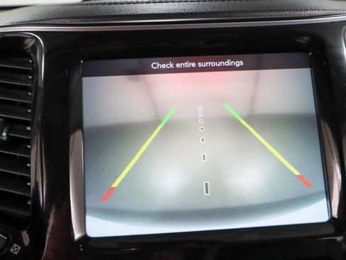 Used 2021 Jeep Cherokee Limited image 18