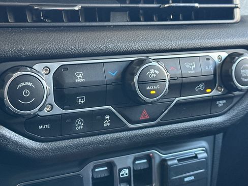 Used 2025 Jeep Wrangler Unlimited Sport AWD/4WD image 18