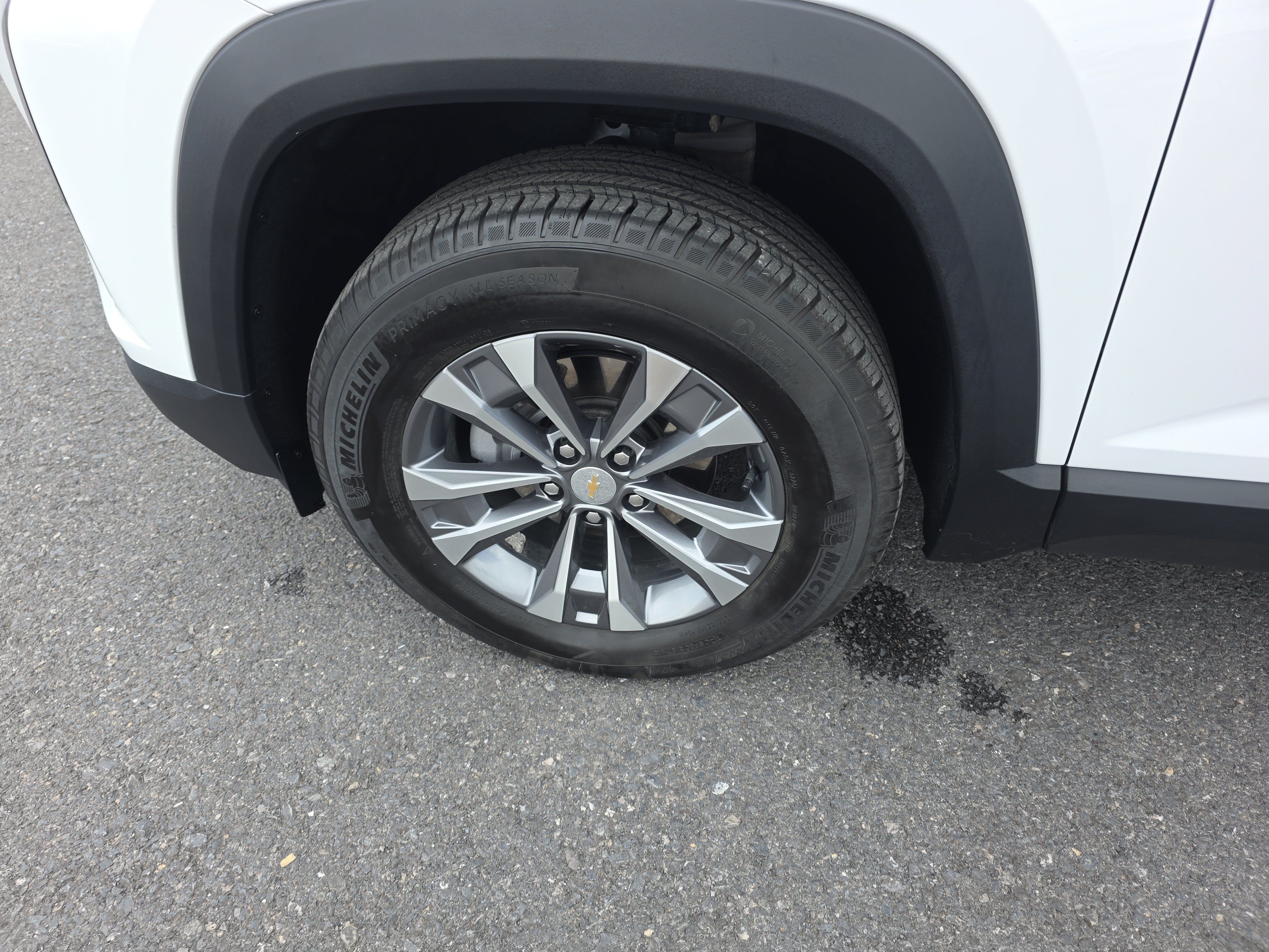 Used 2026 Chevrolet Equinox LT AWD/4WD image 10