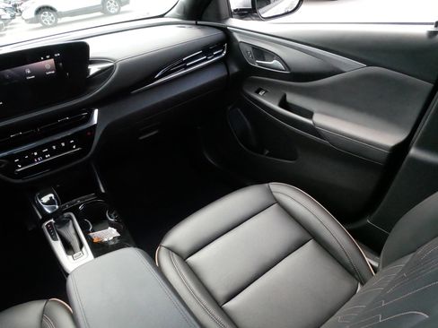 Used 2026 Buick Envista Avenir FWD image 11