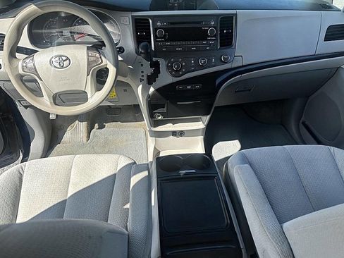 Used 2012 Toyota Sienna LE image 11