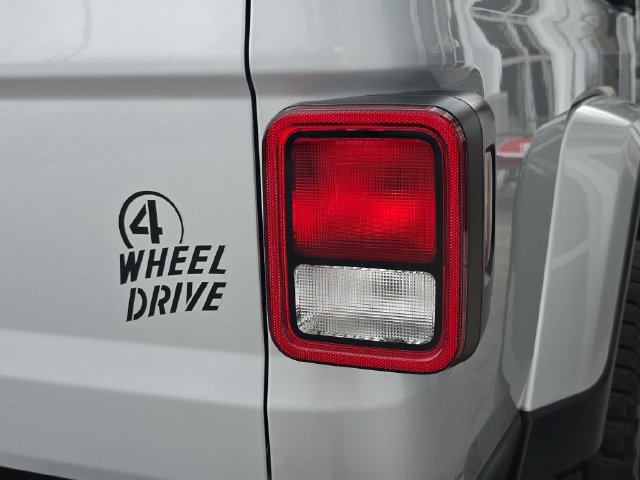 Used 2022 Jeep Gladiator Overland AWD/4WD image 8