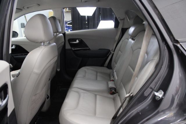 Used 2018 Kia Niro EX Premium FWD image 19