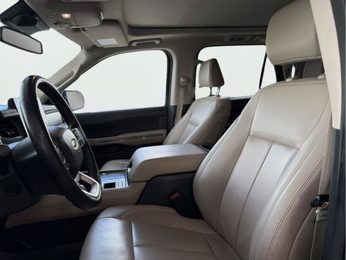 Used 2023 Ford Expedition XLT RWD image 9