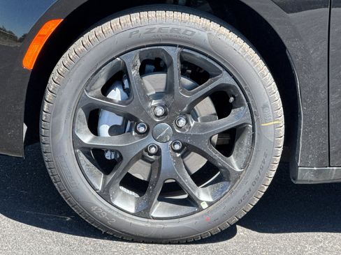 New 2027 Chrysler Pacifica Limited AWD/4WD image 23