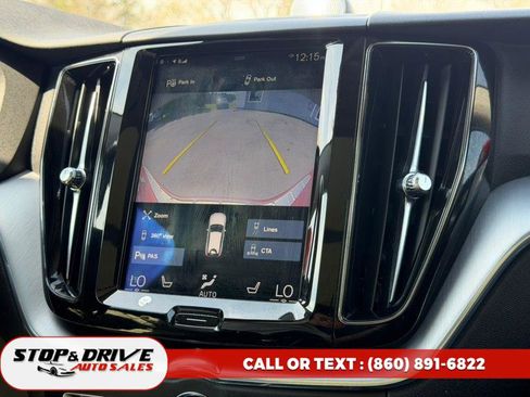 Used 2018 Volvo XC60 T5 Momentum w/ Advanced Package image 12
