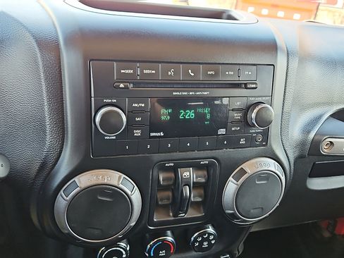 Used 2013 Jeep Wrangler Unlimited Sport image 17