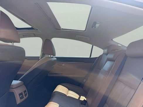 Used 2017 Lexus ES 350 w/ Luxury Package FWD image 10
