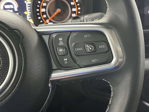 Used 2025 Jeep Wrangler Unlimited Sahara AWD/4WD image 32