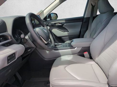 New 2026 Toyota Highlander XLE AWD/4WD image 4