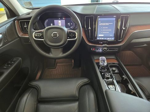 Certified 2024 Volvo XC60 B5 Ultimate w/ Protection Package Premier AWD/4WD image 18