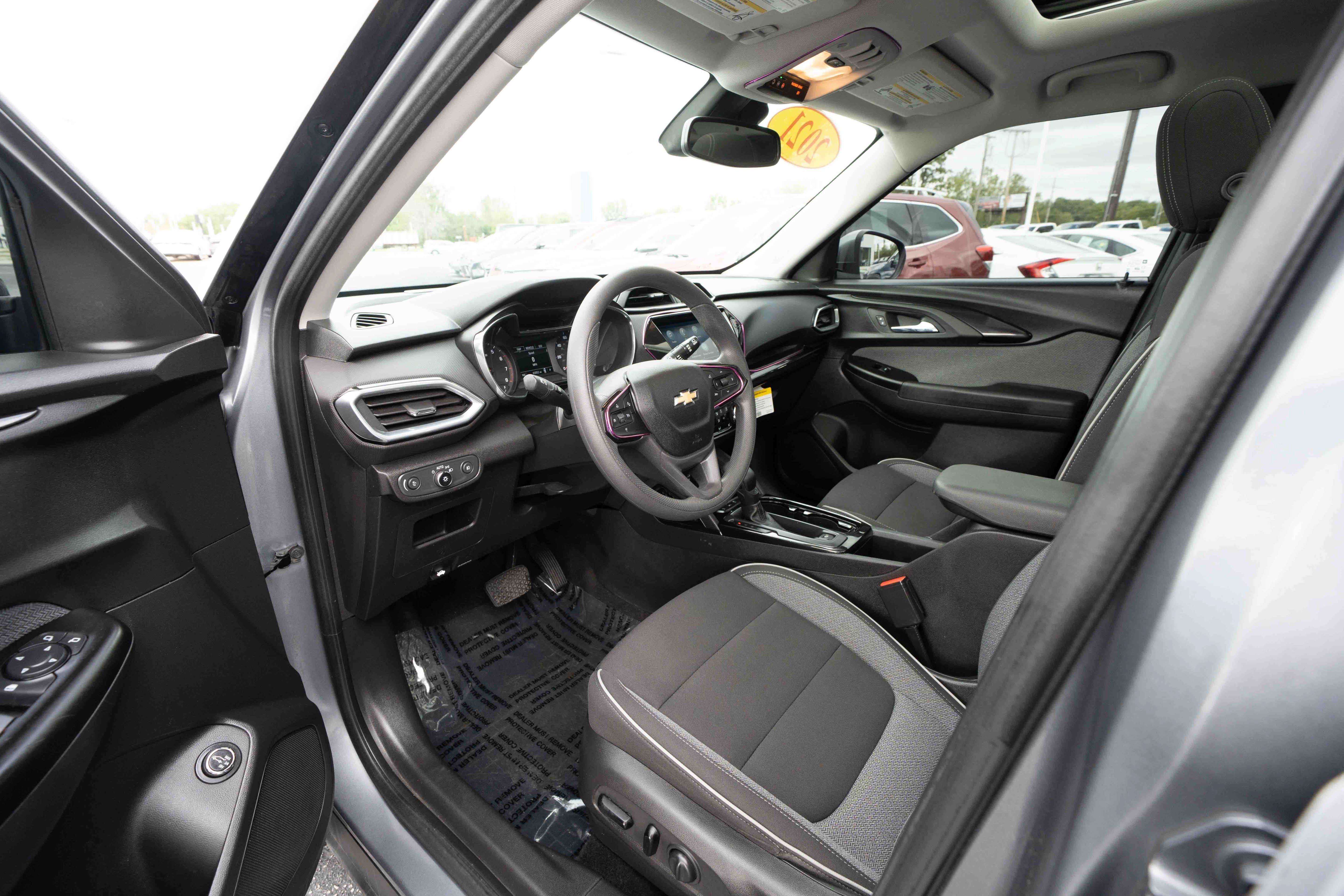 Used 2021 Chevrolet TrailBlazer LT w/ Sun and Liftgate Package FWD image 8