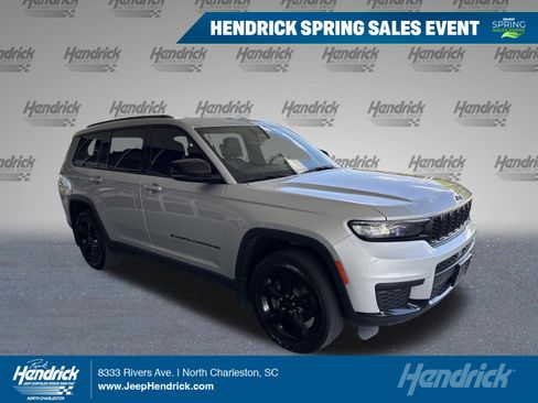 Used 2023 Jeep Grand Cherokee L Laredo image 1