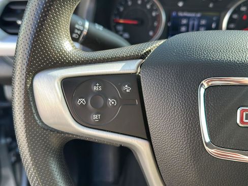 Used 2023 GMC Acadia SLE w/ Driver Convenience Package image 31