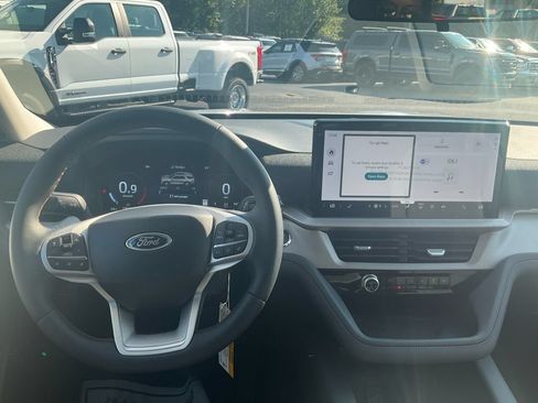 New 2026 Ford Explorer Active RWD image 20