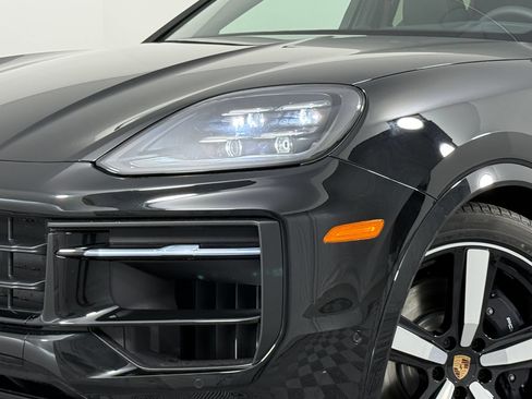 Certified 2026 Porsche Cayenne E-Hybrid Coupe AWD/4WD image 11