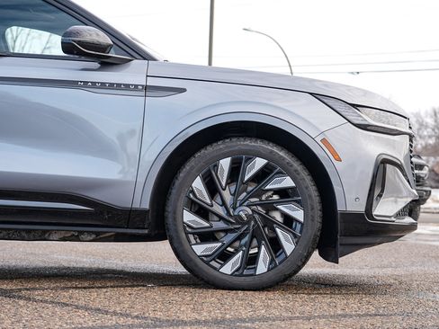 Used 2024 Lincoln Nautilus Reserve w/ Equipment Group 202A image 14