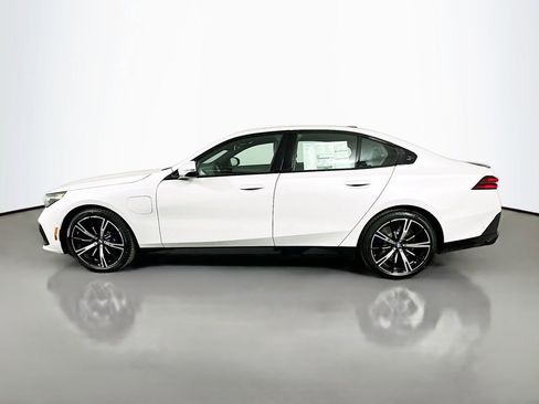 New 2027 BMW 550e xDrive w/ Premium Package AWD/4WD image 8