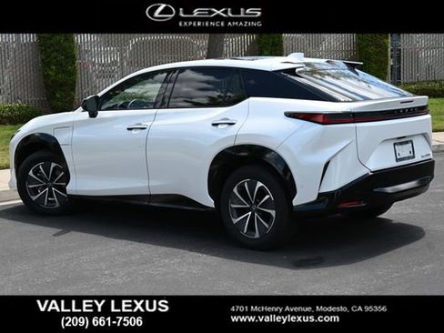 Used 2024 Lexus RZ 300e Premium w/ Technology Package FWD image 4