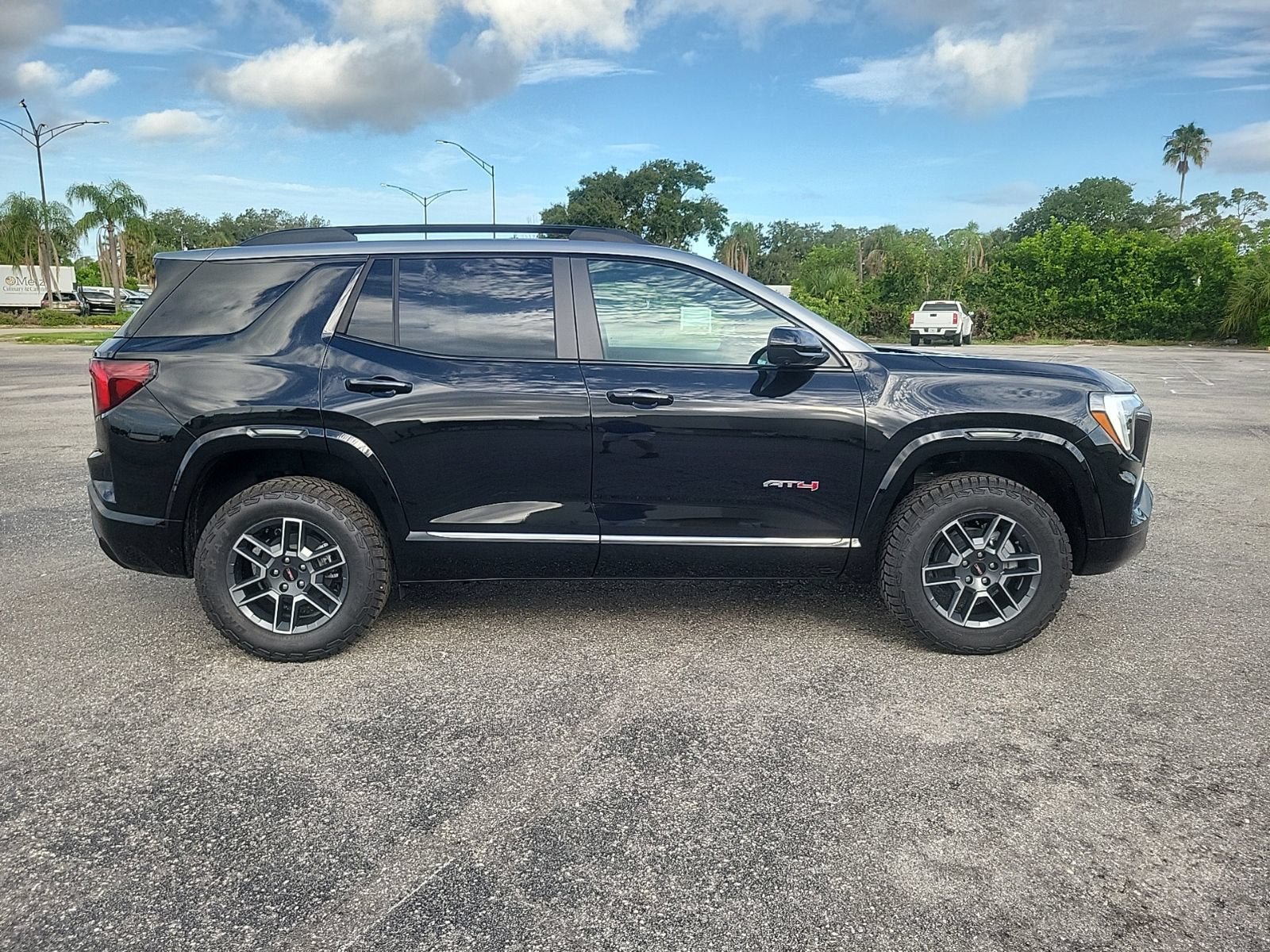 New 2027 GMC Terrain AT4 w/ Convenience Package III AWD/4WD image 4
