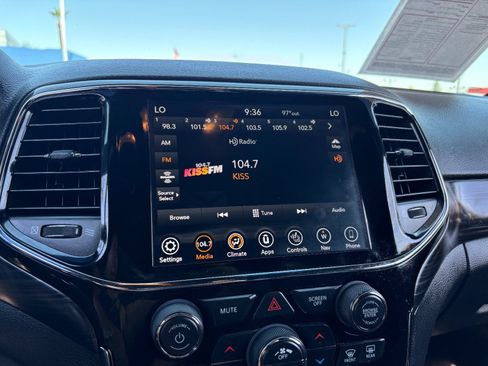 Used 2019 Jeep Grand Cherokee Altitude AWD/4WD image 23