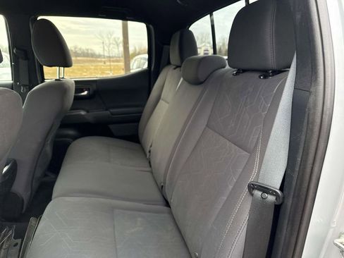 Used 2019 Toyota Tacoma TRD Sport image 9