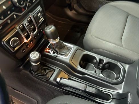 Used 2022 Jeep Wrangler Unlimited Sport image 22