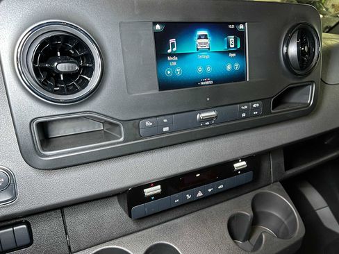 Used 2024 Mercedes-Benz Sprinter 2500 image 29