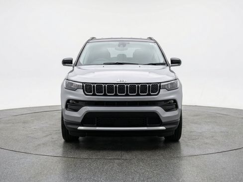 Used 2025 Jeep Compass Limited AWD/4WD image 2
