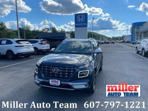 Used 2023 Hyundai Venue Limited FWD image 1
