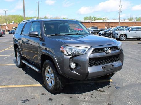 Used 2016 Toyota 4Runner SR5 image 4