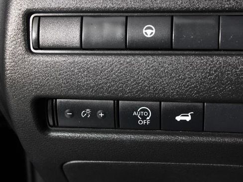 Certified 2025 Nissan Rogue SV image 25