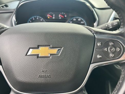 Used 2022 Chevrolet Traverse LT image 34