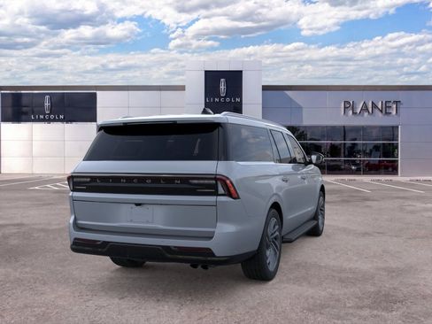 New 2026 Lincoln Navigator L Premier AWD/4WD image 8