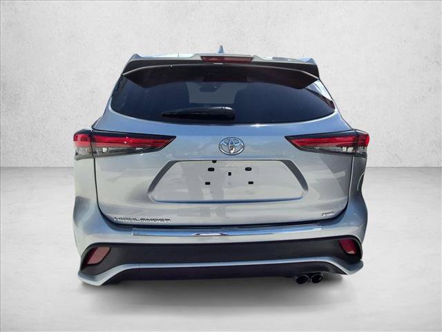 Used 2022 Toyota Highlander XSE FWD image 7