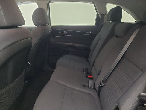 Used 2019 Kia Sorento AWD V6 image 18