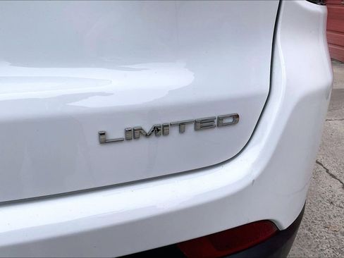 Used 2022 Jeep Compass Limited image 8