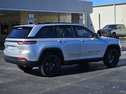 New 2025 Jeep Grand Cherokee Limited image 6